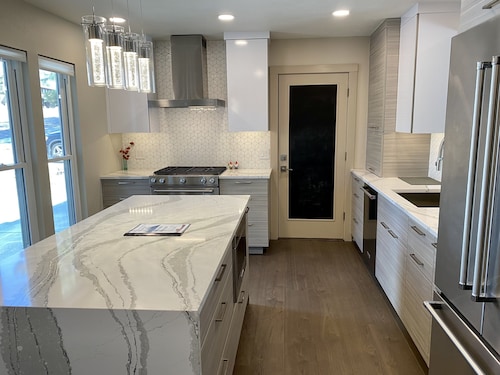 Modern Whole Home 5 BDR with Pikes Peak & Garden of the Gods Views!