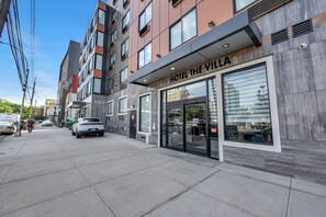 Front of property - Hotel The Villa (Long Island City)