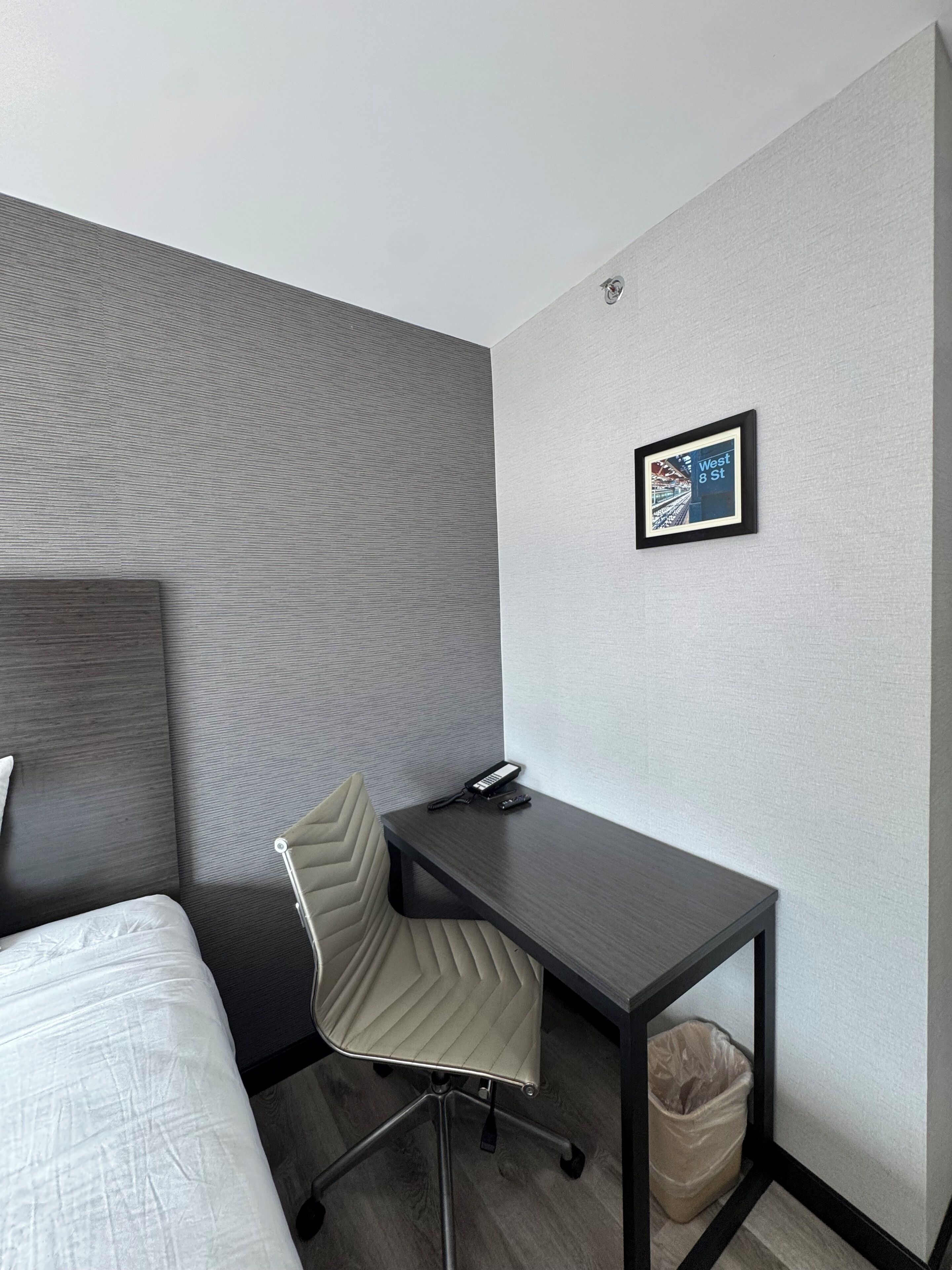 room, 1 king bed, non smoking | 1 bedroom, desk, free wifi, bed sheets