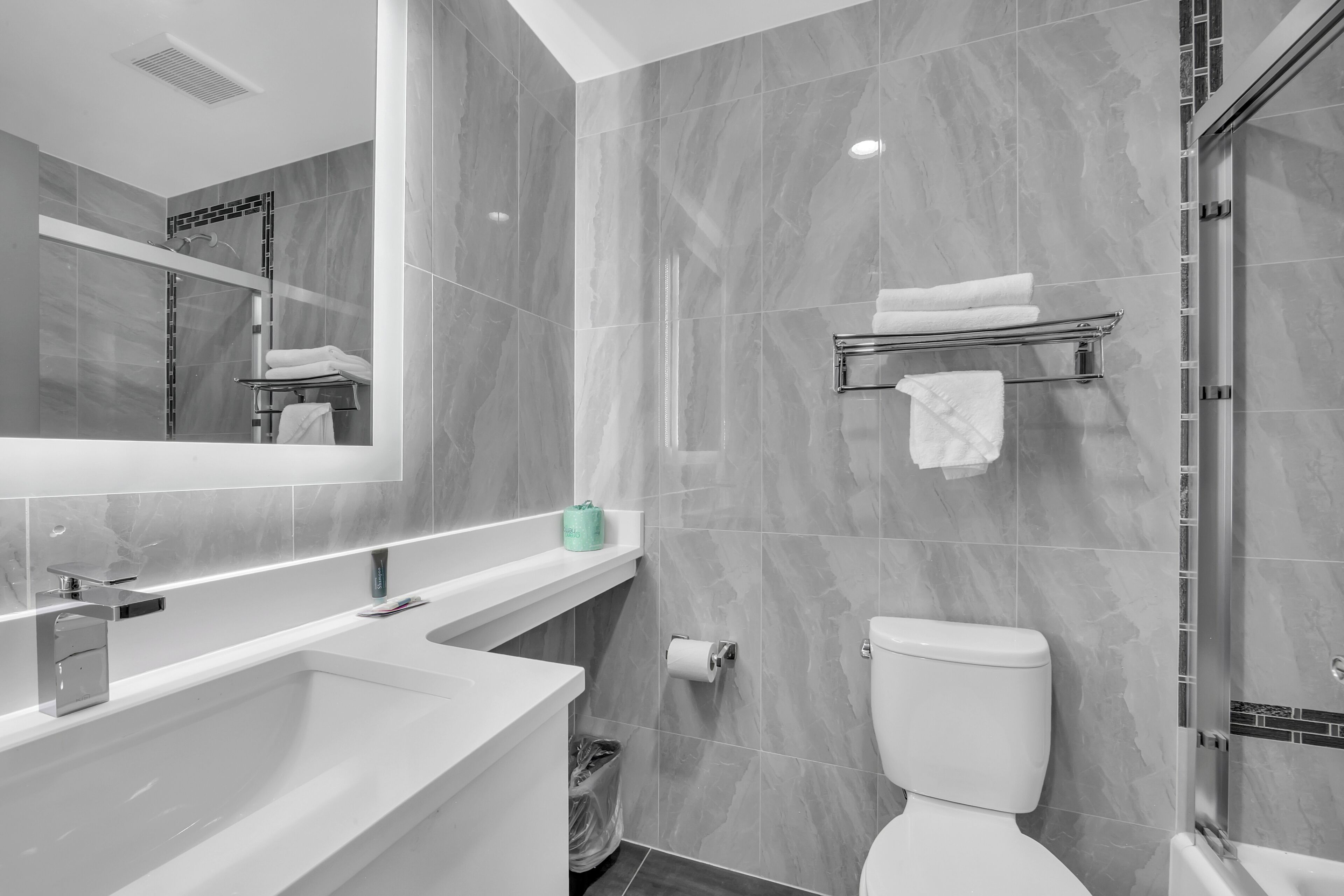 Room, 1 Queen Bed, Non Smoking | Bathroom | Hair dryer, towels