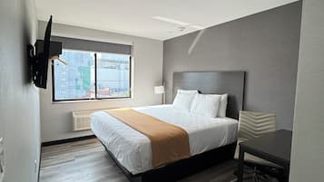 Room, 1 King Bed, Non Smoking | Desk, free WiFi, bed sheets