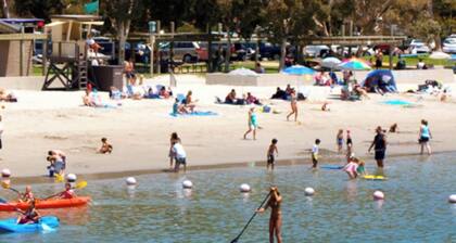 Walk to Beach & Harbor 2 - Lantern District