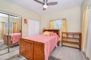 4 bedrooms, desk, iron/ironing board, travel cot