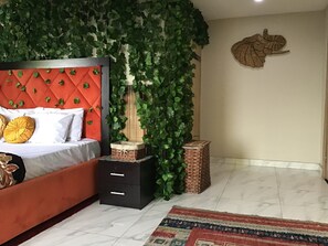 3 bedrooms, desk, WiFi, bed sheets