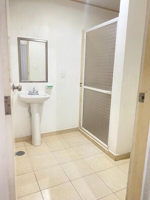 Club Room | Bathroom