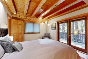 2 bedrooms, iron/ironing board, travel cot, Internet