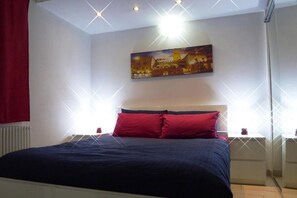 1 habitación, escritorio, tabla de planchar con plancha y wifi 