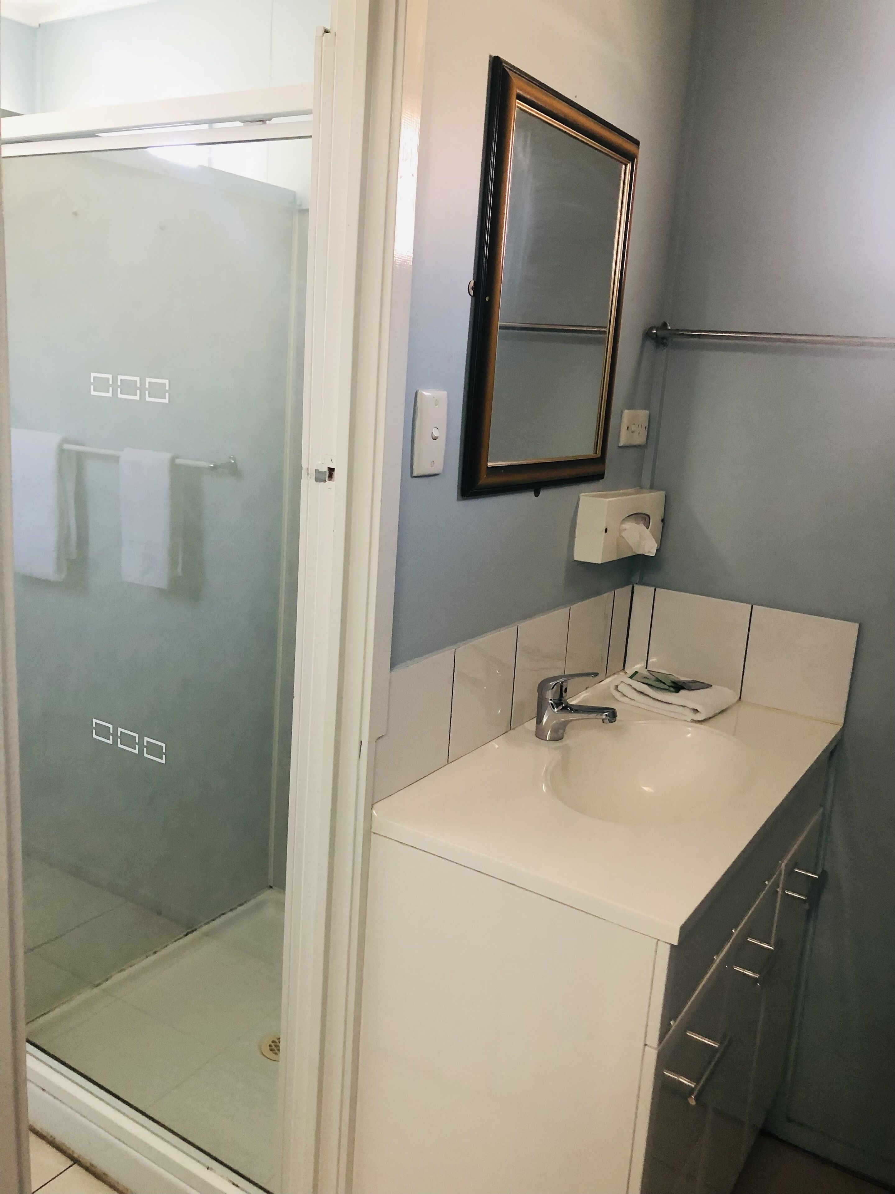 Basic Triple Room | Bathroom | Shower, towels