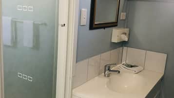 Basic Triple Room | Bathroom | Shower, towels