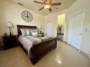 4 室のベッドルーム、アイロン / アイロン台、WiFi (無料)、ベッドシーツ