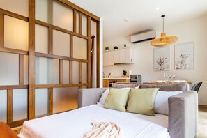 1 habitación, tabla de planchar con plancha, wifi gratis y ropa de cama 