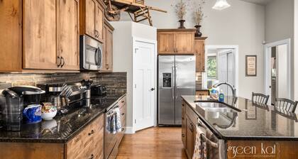 Meadow Lake Manor | 4 Bed, 3 Bath