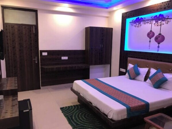 Egyptian cotton sheets, premium bedding, down comforters - Goroomgo Bajrang Paharganj New Delhi (New Delhi)