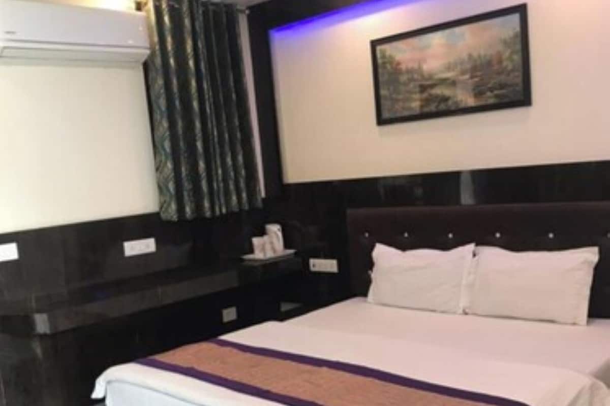 Egyptian cotton sheets, premium bedding, down comforters