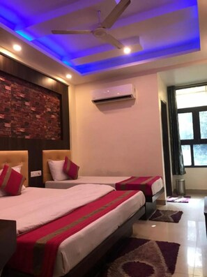 Egyptian cotton sheets, premium bedding, down comforters - Goroomgo Bajrang Paharganj New Delhi (New Delhi)