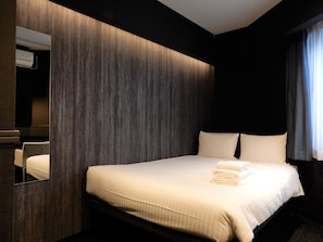 Desk, laptop workspace, iron/ironing board, free WiFi - mizuka Business Canalcity Hakata mae (Fukuoka)