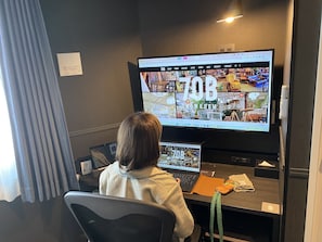 Desk, laptop workspace, iron/ironing board, free WiFi - mizuka Business Canalcity Hakata mae (Fukuoka)