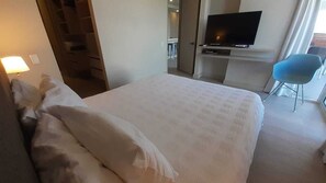 1 bedroom, iron/ironing board, WiFi, bed sheets - Near to the Beach  (Cartagena)