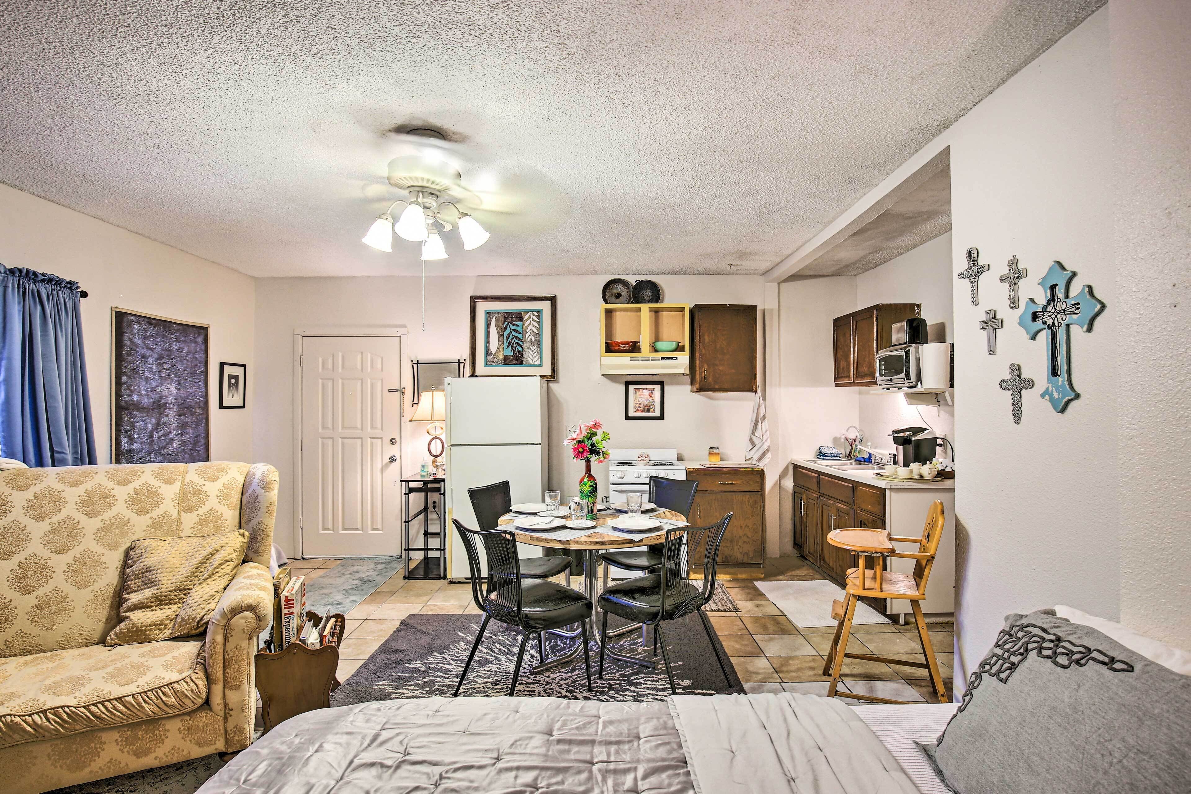 Quaint San Antonio Studio Near Riverwalk!