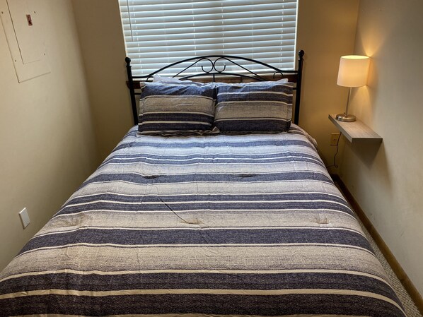 3 bedrooms, iron/ironing board, WiFi, bed sheets
