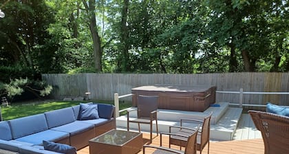 Cozy Waterfront Stay: 30 Min train to NYC, USOpen, Golf, Citifield & Mets.