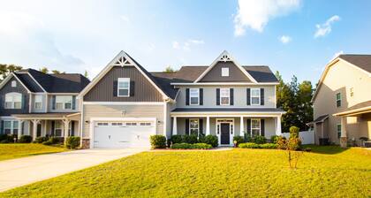 Spacious 5BR Retreat Near Fort Liberty & Hospitals