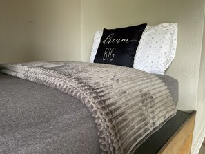 1 bedroom, desk, free WiFi, bed sheets - #1 Tiny LIL Luv Shack ⚜ Whitney | Same Day Bookings (Whitney)