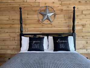 1 habitación, escritorio, wifi gratis y ropa de cama