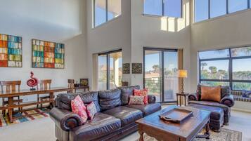 Condo (3 Bedrooms) | Front of property