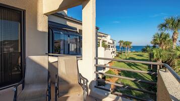 Condo (3 Bedrooms) | Property amenity