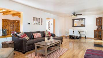 House (3 Bedrooms) | Property amenity