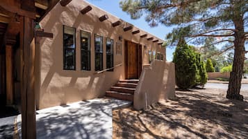 House (3 Bedrooms) | Property amenity