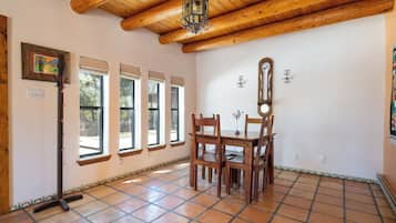 House (3 Bedrooms) | Property amenity