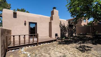 House (3 Bedrooms) | Property amenity