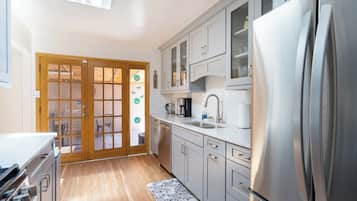 House (3 Bedrooms) | Property amenity