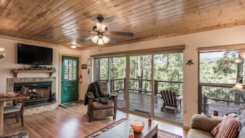 Studio (2 Bedrooms) | Front of property