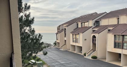 Nice resort style condo at The Shores 2BD/1.5 bath