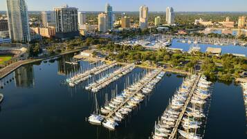 Condo (2 Bedrooms) | Property amenity