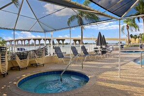 Condo (2 Bedrooms) | Property amenity