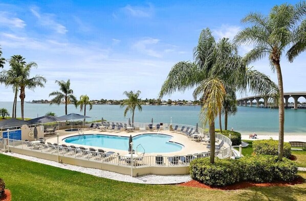 Condo (2 Bedrooms) | Property amenity