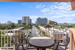 Outdoor dining - Beachside Location! Central Beach | Resort Condo (Fort Lauderdale)