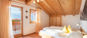 Apartment “Tonigbauernhof Enzian” with Mountain View, Balcony & Wi-Fi