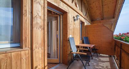 Apartment âTonigbauernhof Enzianâ with Mountain View, Balcony & Wi-Fi