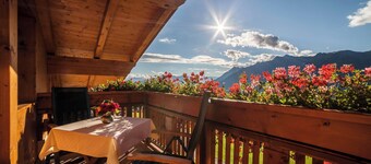 Ferienwohnung "Tonigbauernhof Blumenwiese" mit Bergblick, Balkon & WLAN