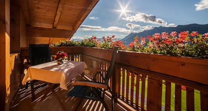 Apartment “Tonigbauernhof Blumenwiese” with Mountain View, Balcony & Wi-Fi