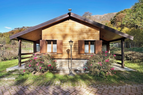 Chalet "Casa Bucaneve" con vistas a la montaña, Wi-Fi y jardín