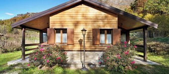 Chalet "Casa Bucaneve" con vista sulle montagne, Wi-Fi e giardino