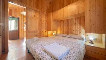 2 camere, ferro/asse da stiro, Wi-Fi gratuito, lenzuola