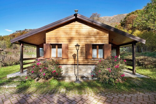 Chalet "Casa Bucaneve" with Mountain View, Wi-Fi & Garden