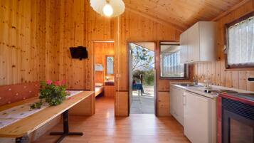 Fridge, stovetop, coffee/tea maker, electric kettle